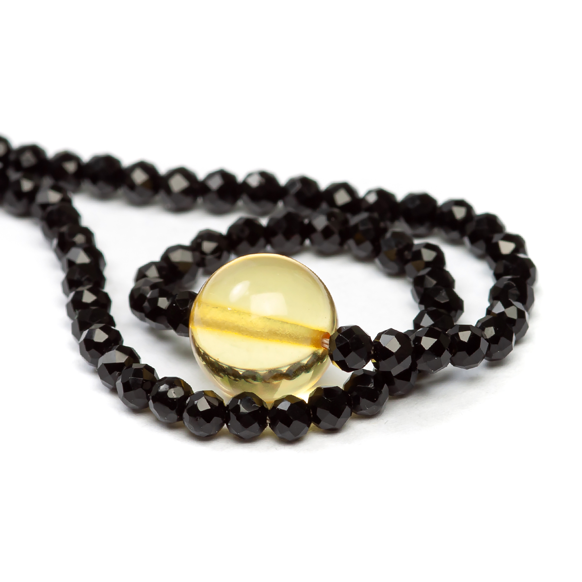 Браслет из бисера и янтаря